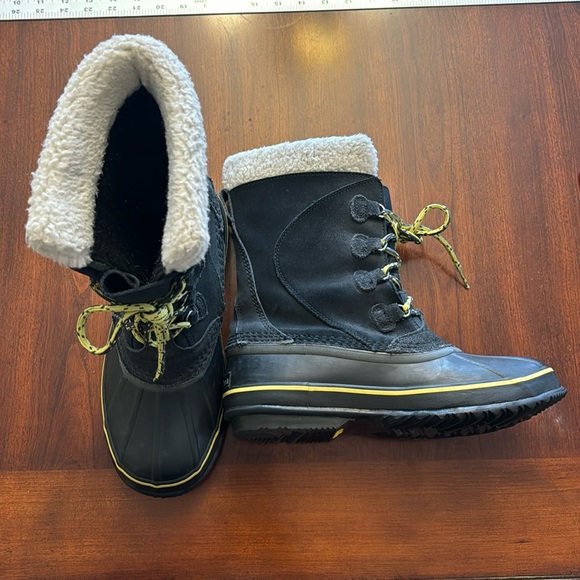 L.L.Bean Woman’s Black Leather Removable Lining‎ Insulated Duck Boot - Picture 1 of 12